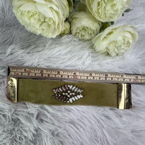 Plunder Design Fashion Jewelry Page Velvet Crystal Embellished Magnet Bracelet - Picture 4 of 5